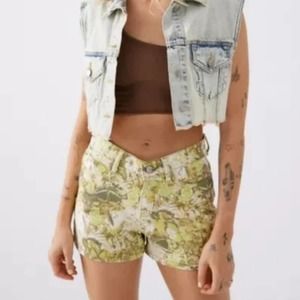 (030) BDG/Urban Outfitters Dipped V Short / Butterfly